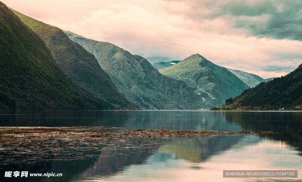 寧靜山水間的絕美湖景