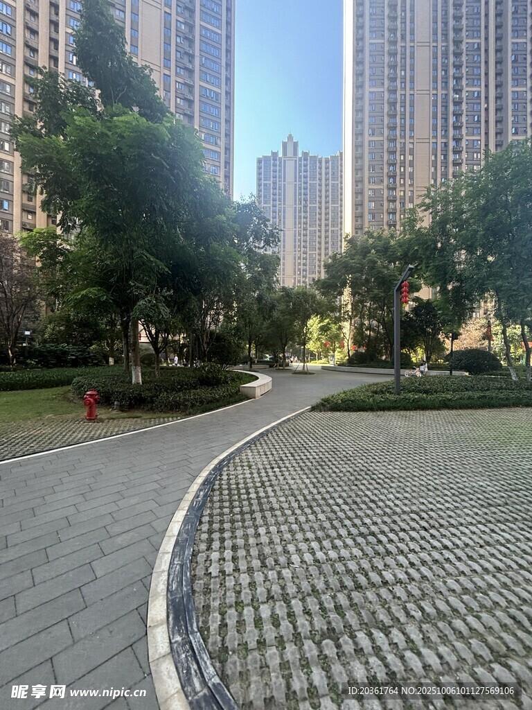 城市中寧靜的步道景觀