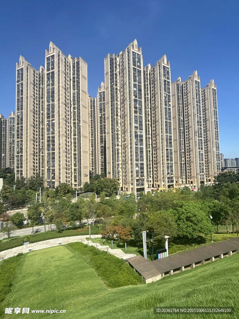 高層住宅與綠地景觀