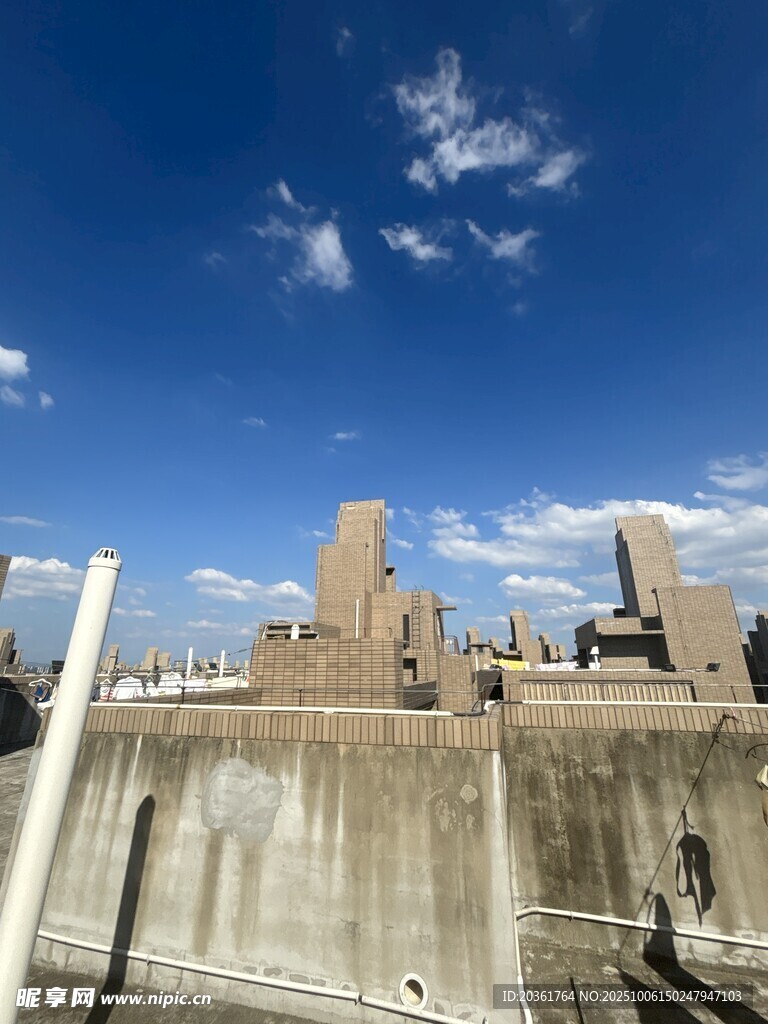 城市天臺(tái)遠(yuǎn)眺風(fēng)景