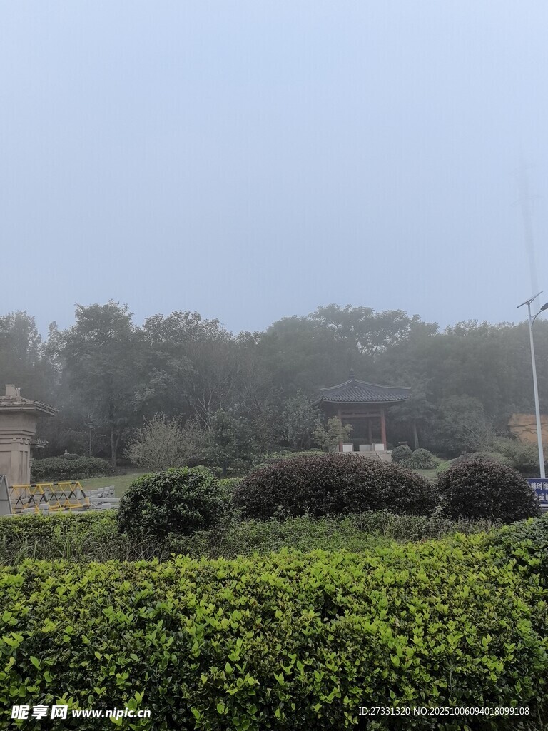 霧中園林景觀