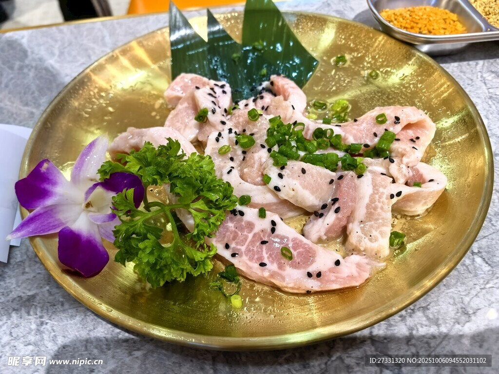 精致擺盤的美味涼拌海鮮
