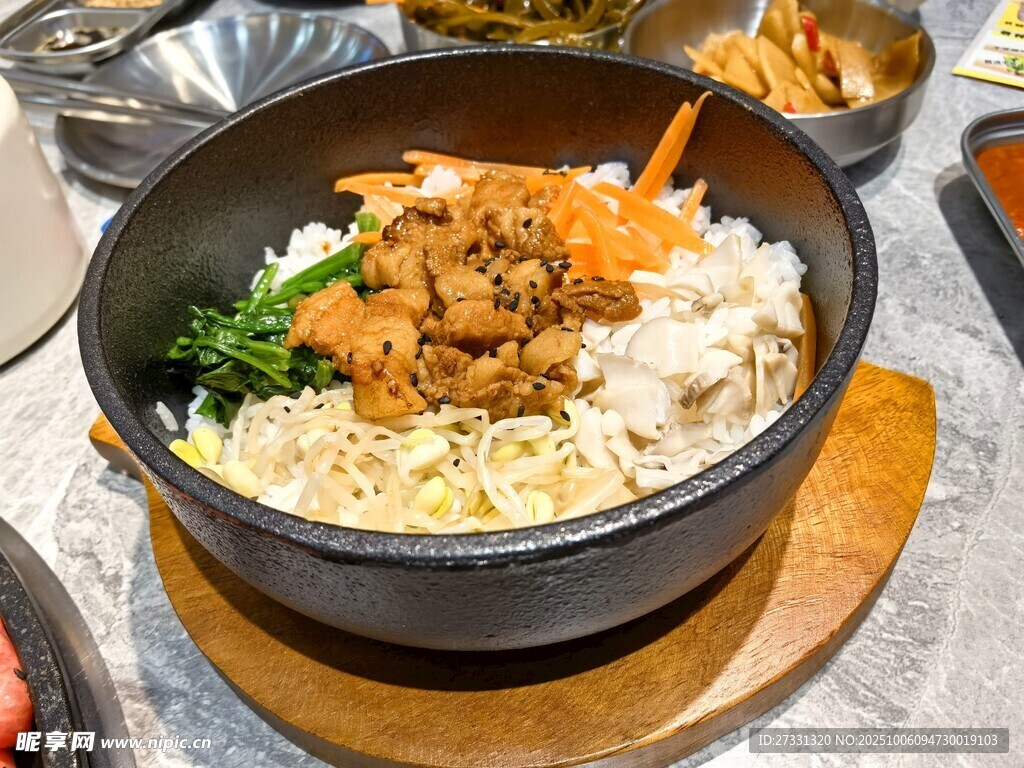 美味海鮮石鍋拌飯