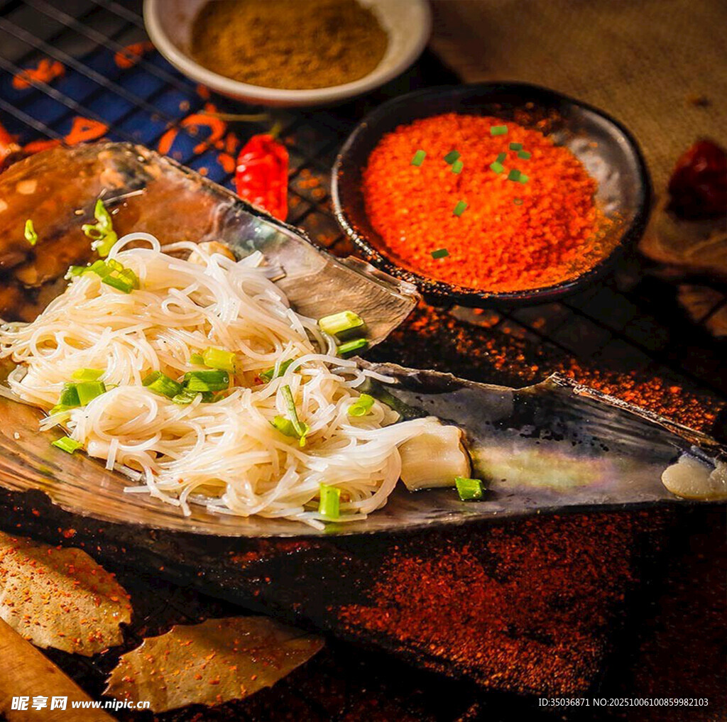 美味海鮮搭配多樣調(diào)料