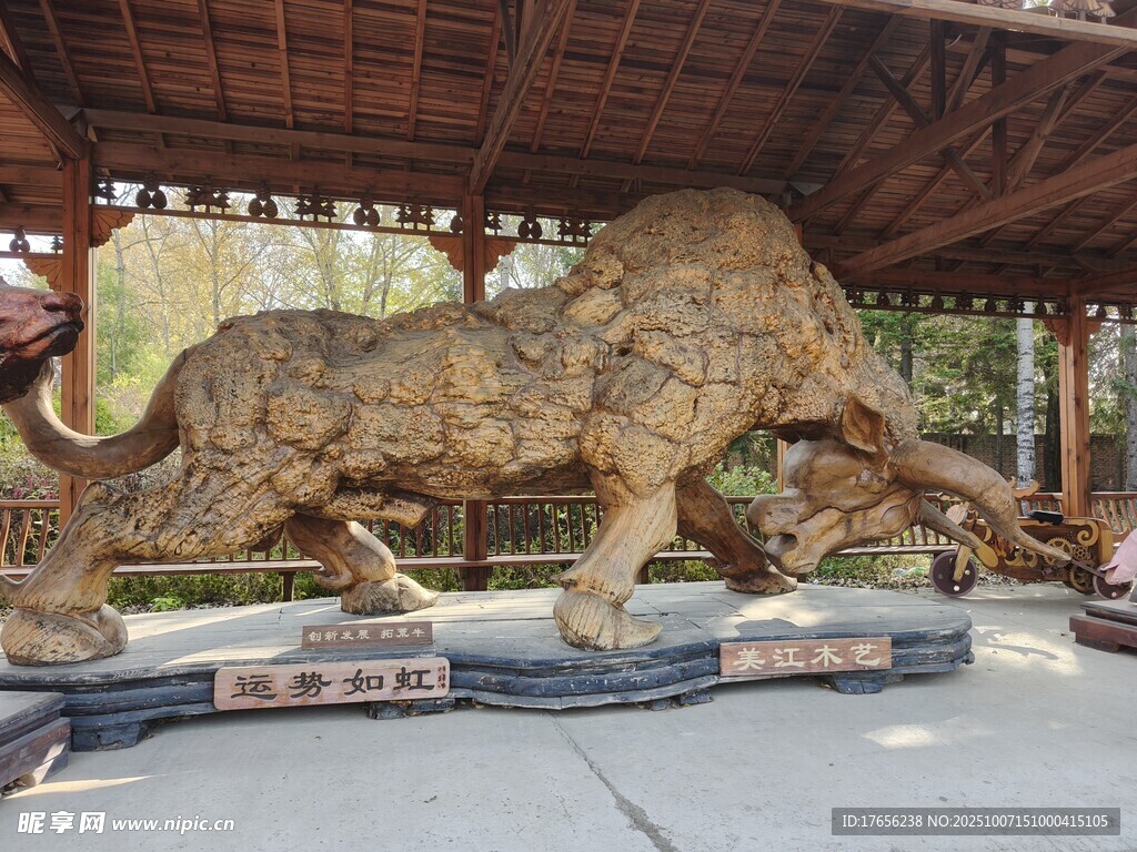 巨大牛形雕塑展獨特魅力