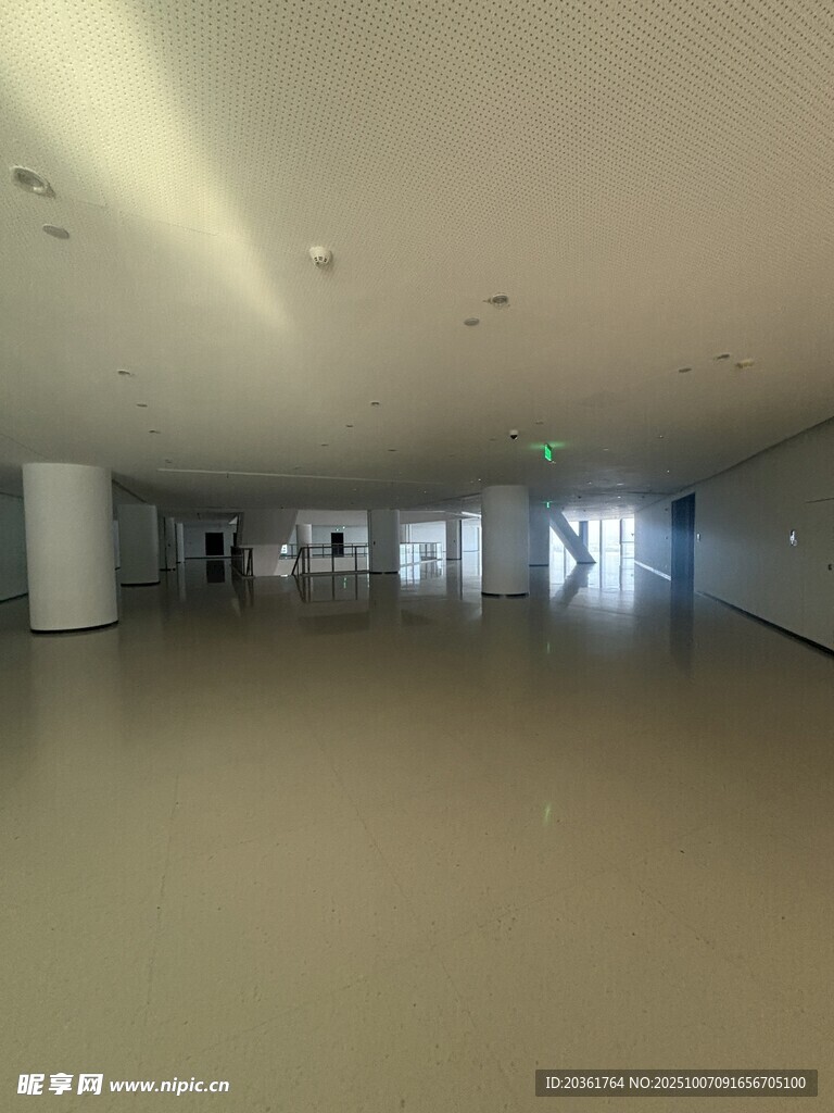 空曠現(xiàn)代室內(nèi)空間場景