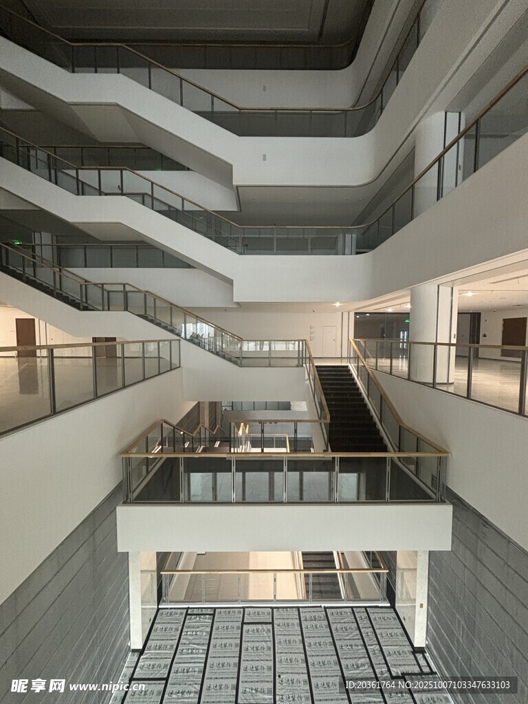 現(xiàn)代多層建筑內(nèi)部空間