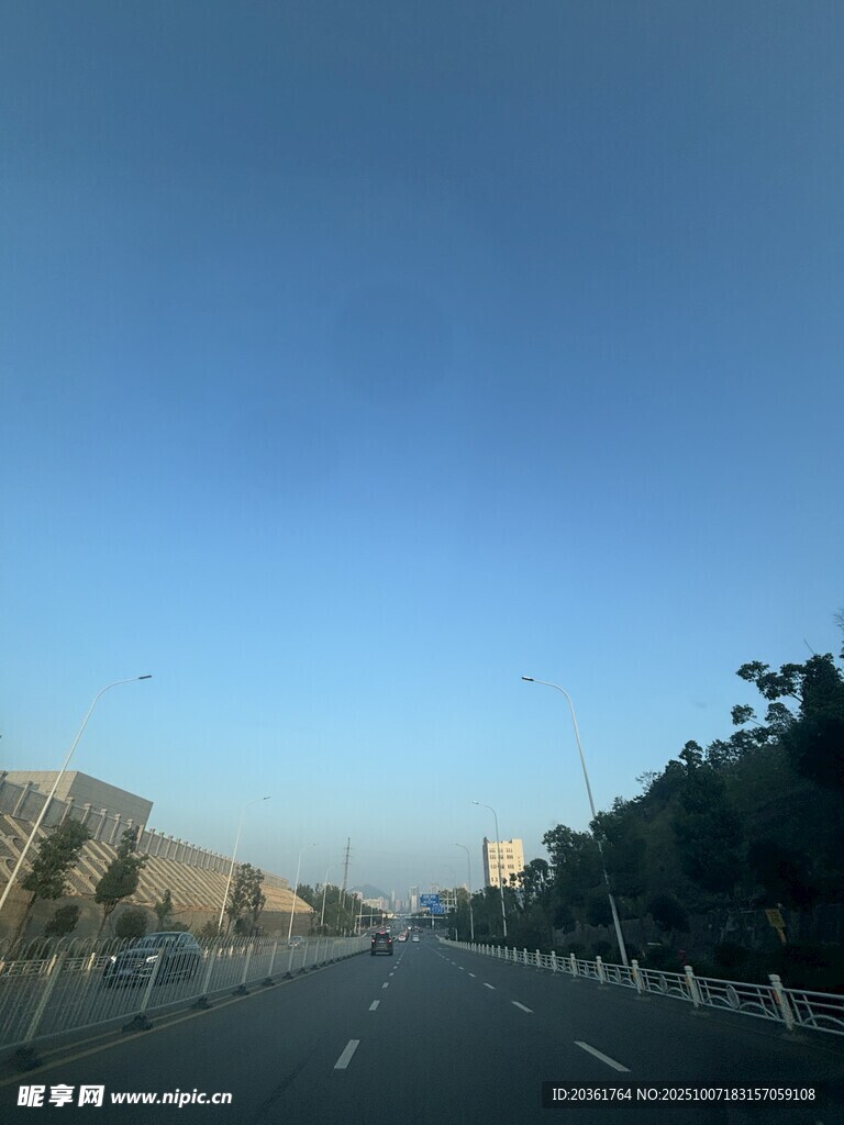 寬闊公路