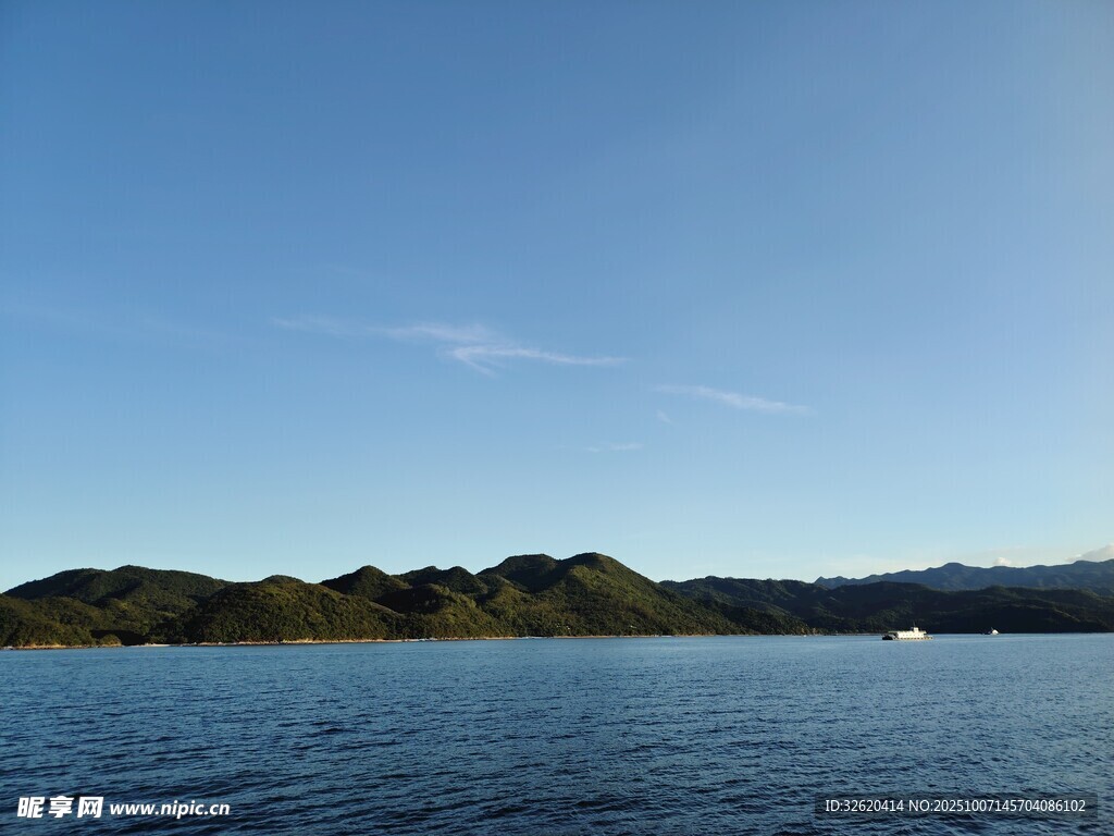 海上青山美景