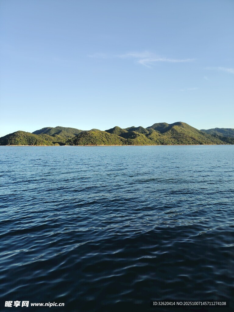 海上青山美景