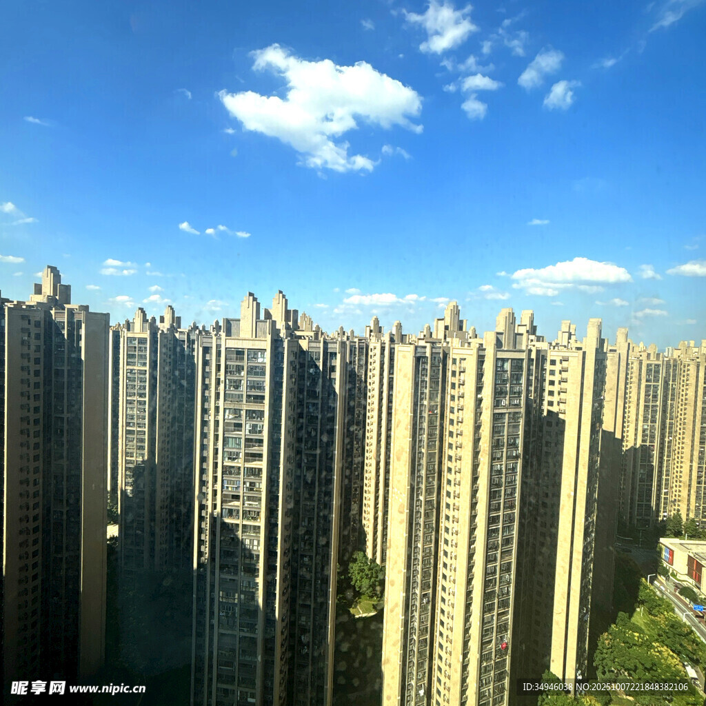 城市高樓林立的壯觀景象