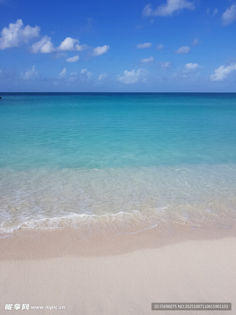 美麗的海灘與清澈海水