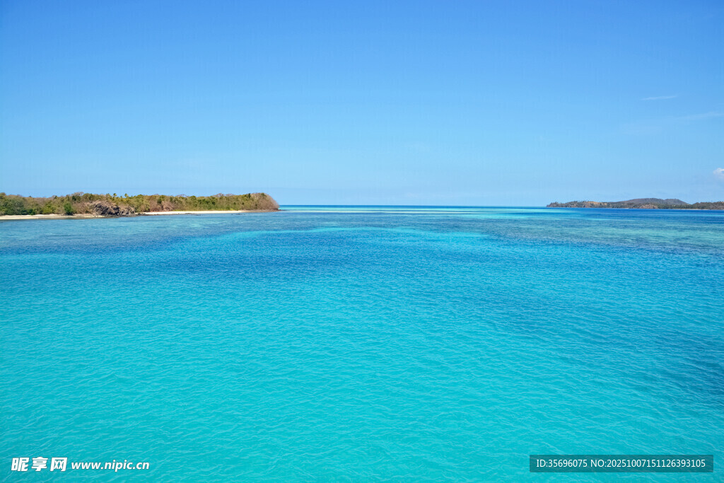 碧藍(lán)澄澈的迷人海島海域