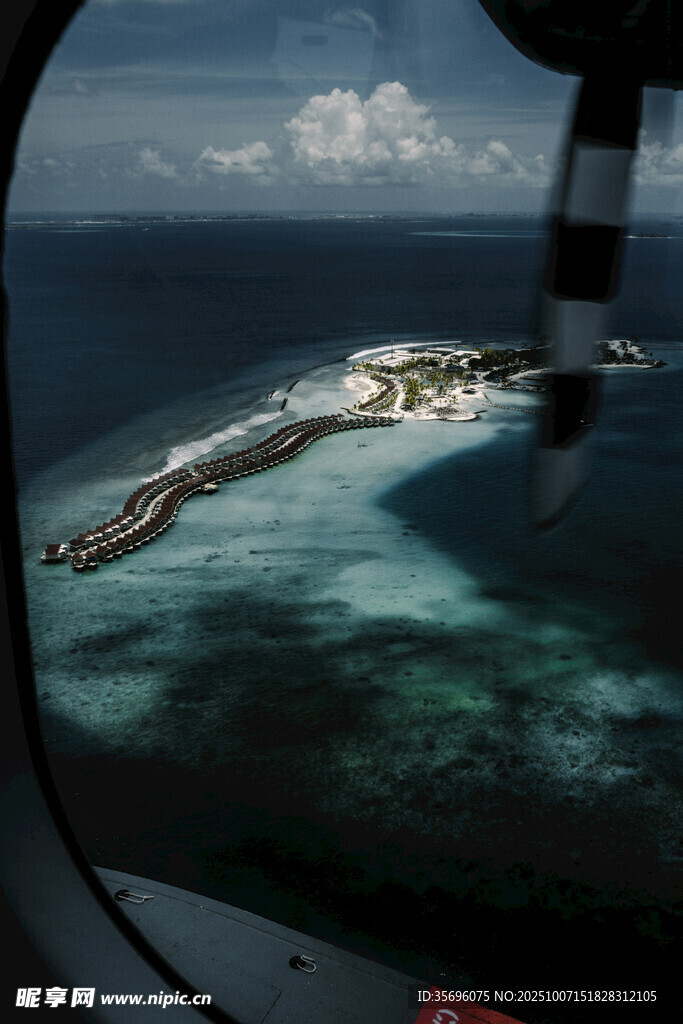 俯瞰海上美麗島嶼