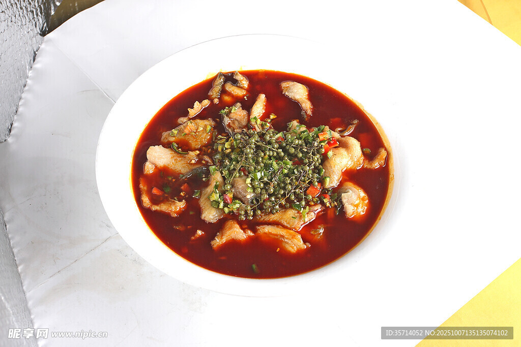 香辣可口的特色水煮魚(yú)片