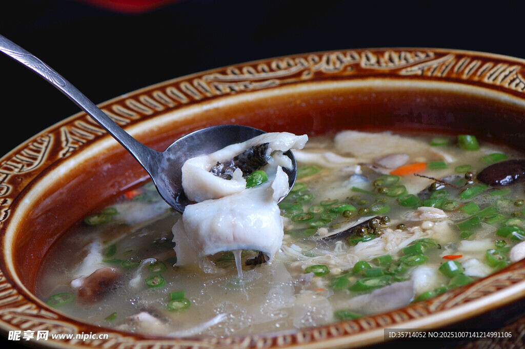 美味魚湯營養(yǎng)豐富誘人