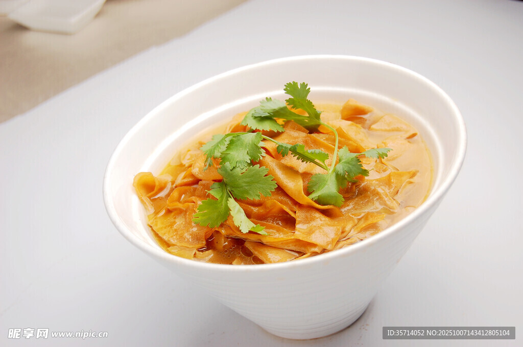 美味咖喱飯清新香菜點綴