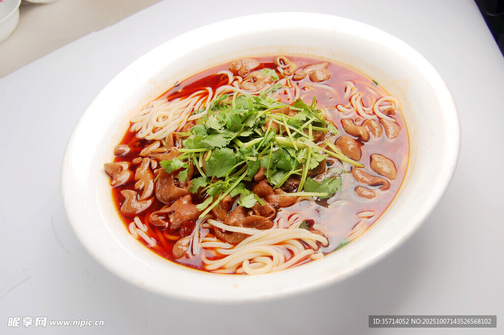 美味牛肉米線鮮香誘人