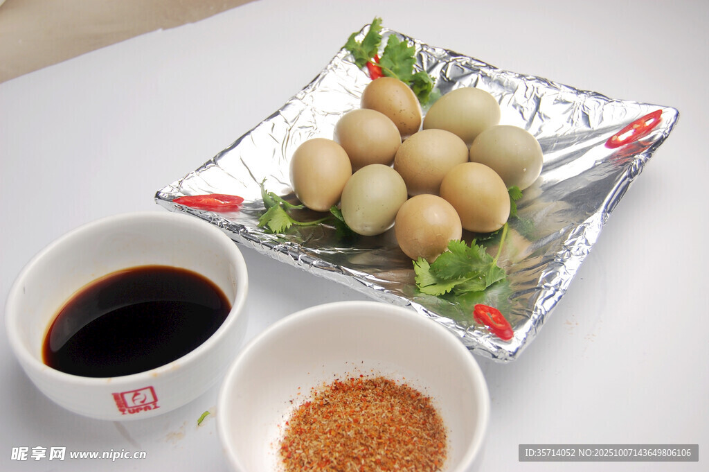 鵪鶉蛋配蘸料美味小食