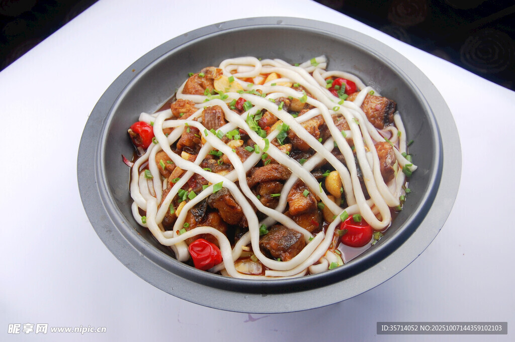 美味拌面食材豐富誘人