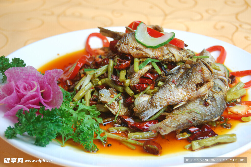香辣美味清蒸魚