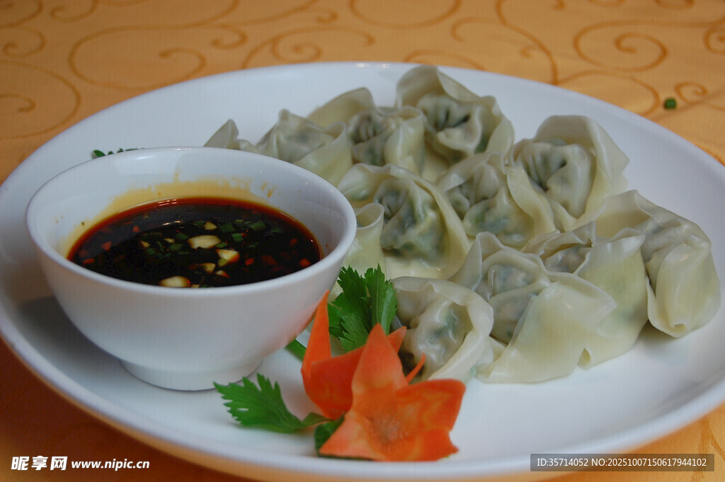 美味餃子配蘸料