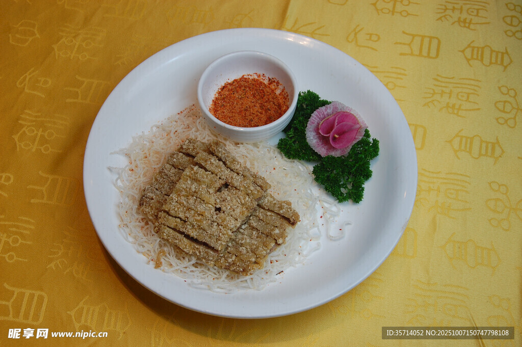 美味香酥卷配特色蘸料