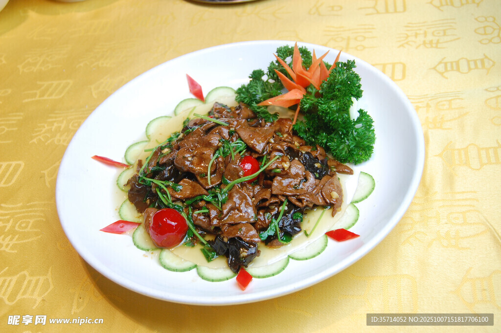 美味炒牛肉配清新蔬菜