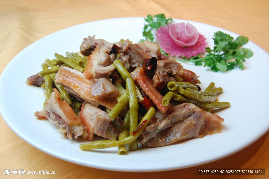 豆角炒肉擺盤精致