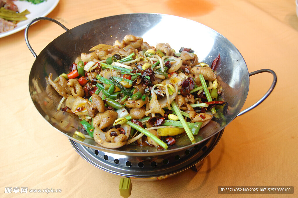 美味干鍋食材豐富誘人