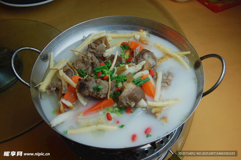 美味滋補(bǔ)羊肉湯鍋