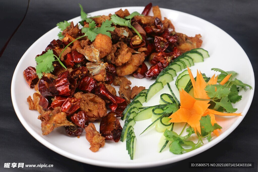 香辣可口的特色炒雞肉