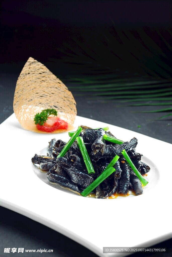 黑椒意面配蔬菜與面包