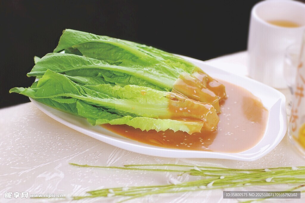 腐皮卷配青菜擺盤(pán)精致