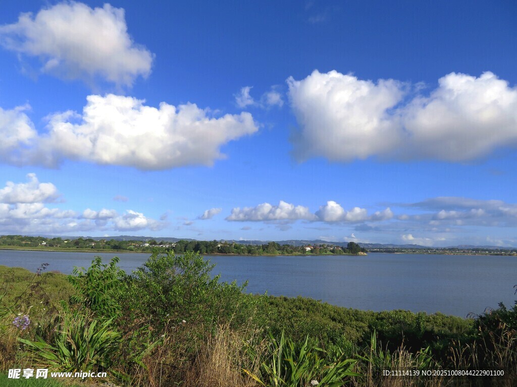 海濱藍(lán)天美景