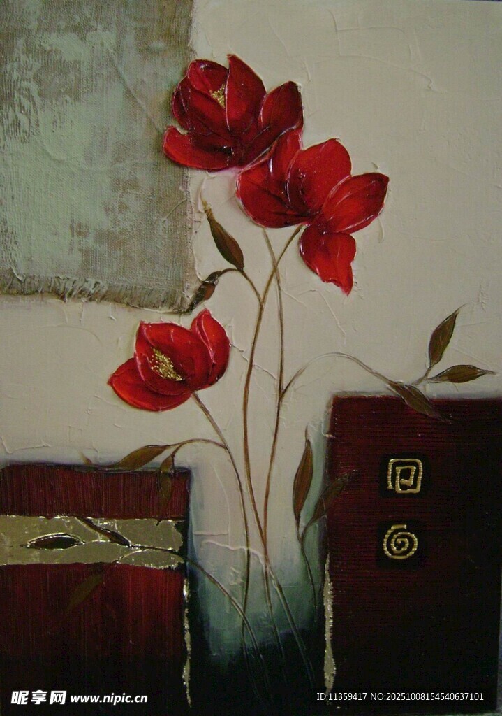 花瓶中綻放的艷麗紅花朵