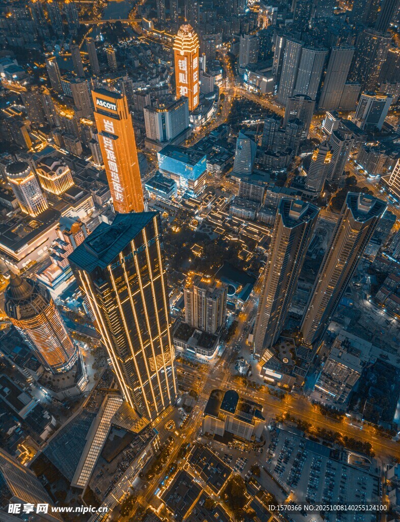 城市璀璨夜景俯瞰圖