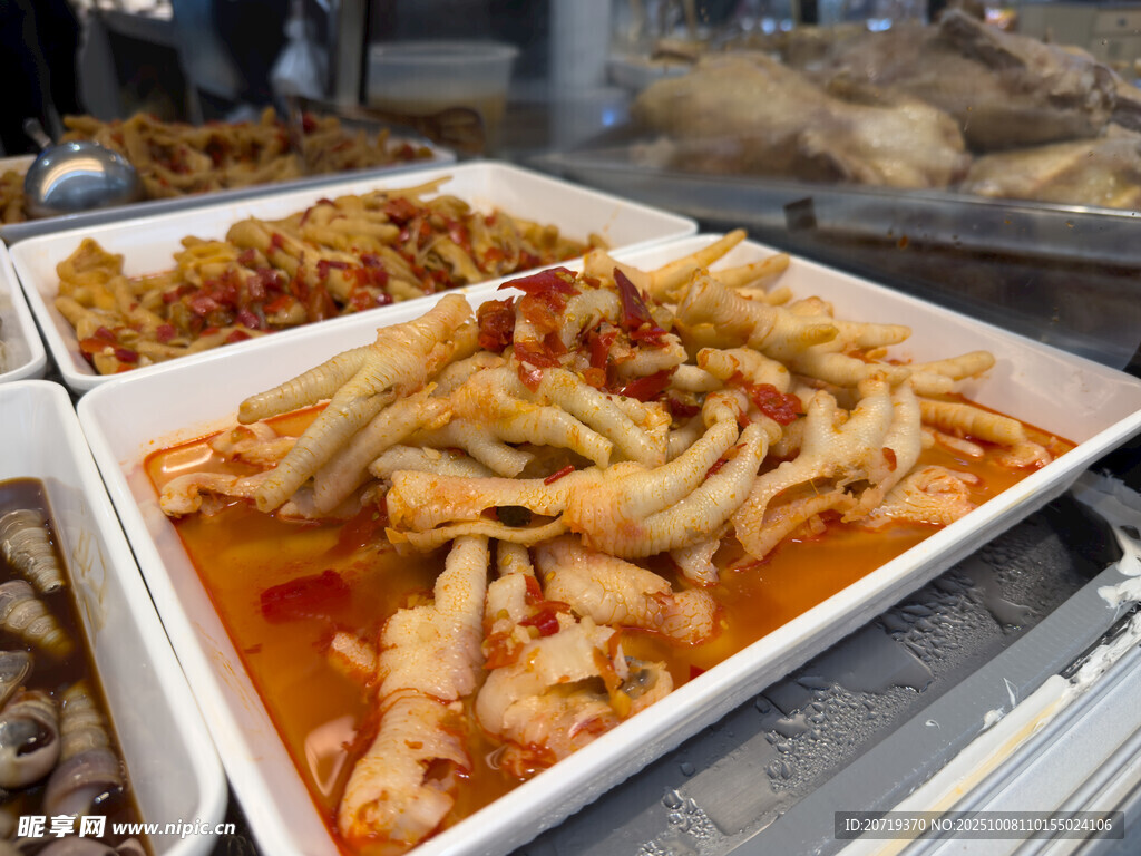 香辣美味的特色鹵味雞爪
