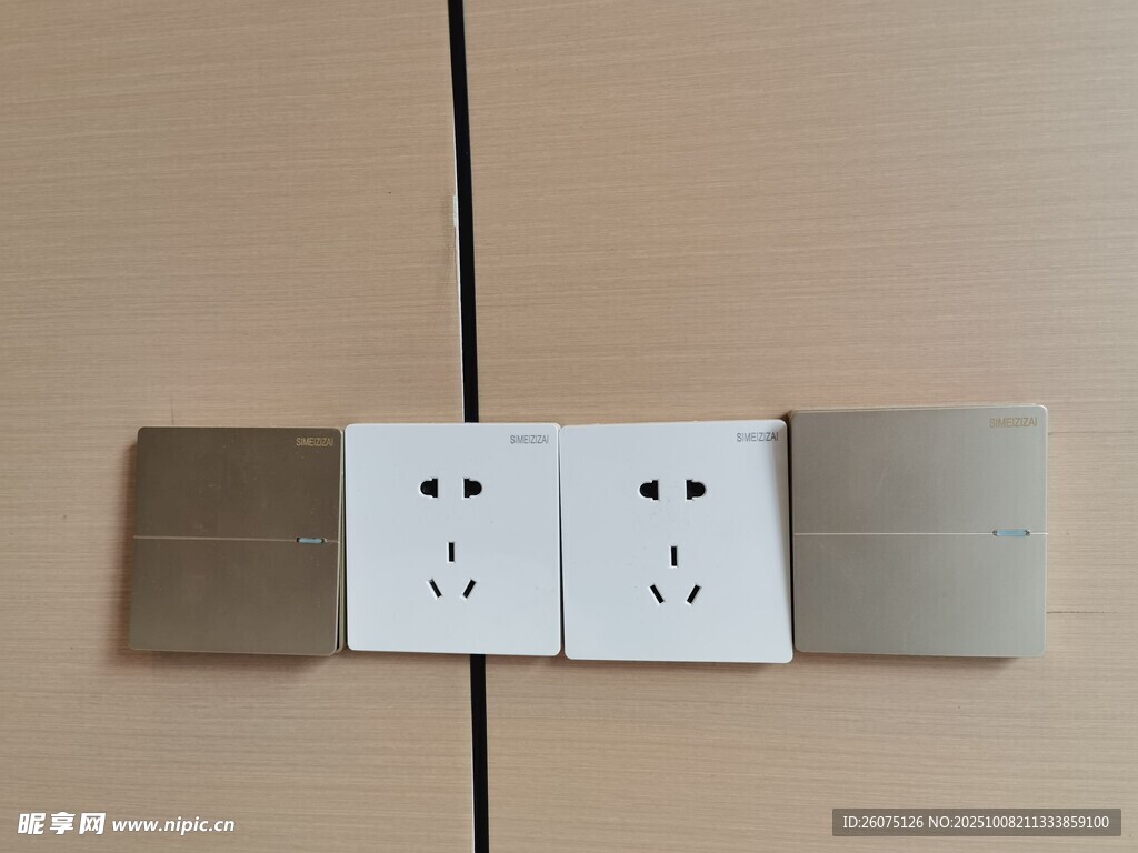 雙孔插座及金屬配件展示