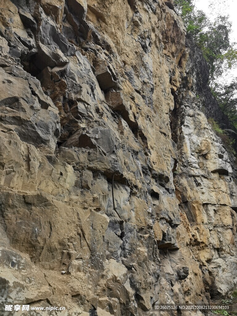 陡峭嶙峋的巖石景觀