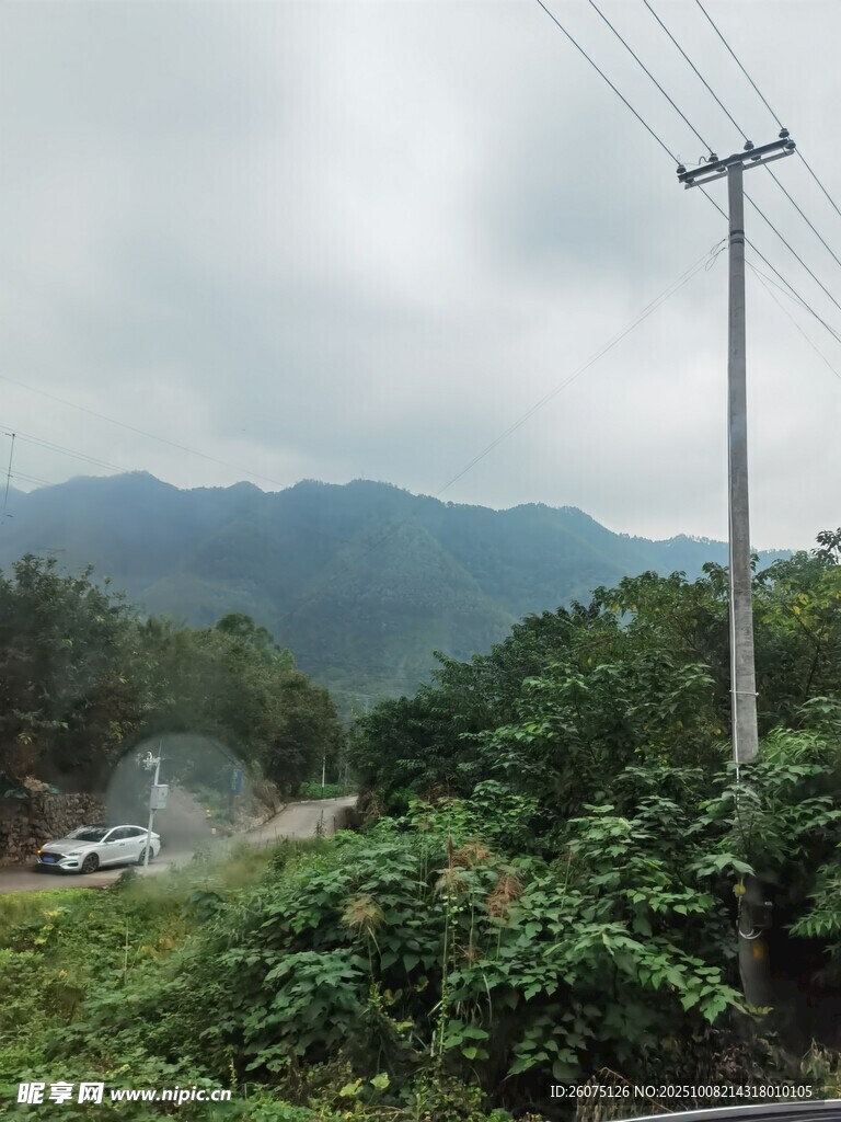 山間公路景色
