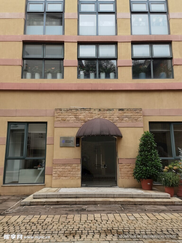 現(xiàn)代風(fēng)格磚砌建筑入口