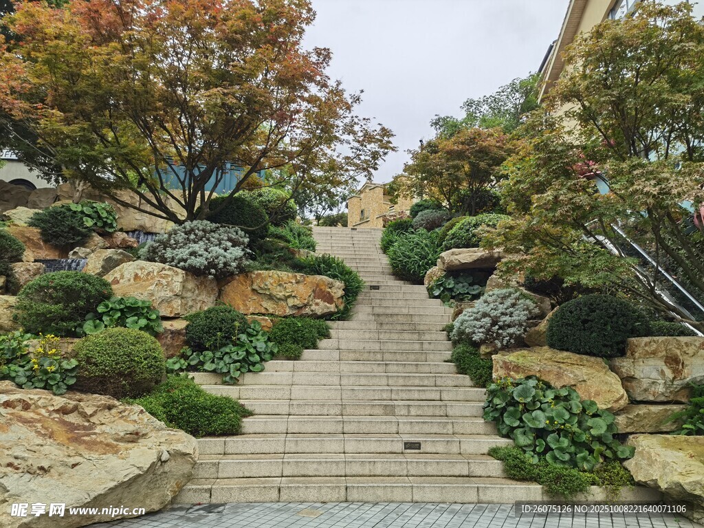 秋日石階花園景觀