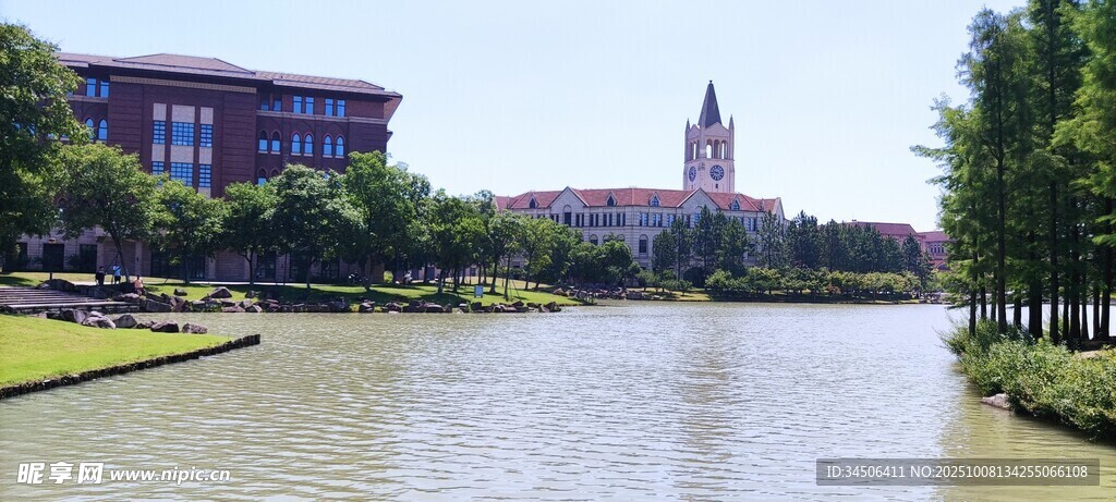 河畔城市風光