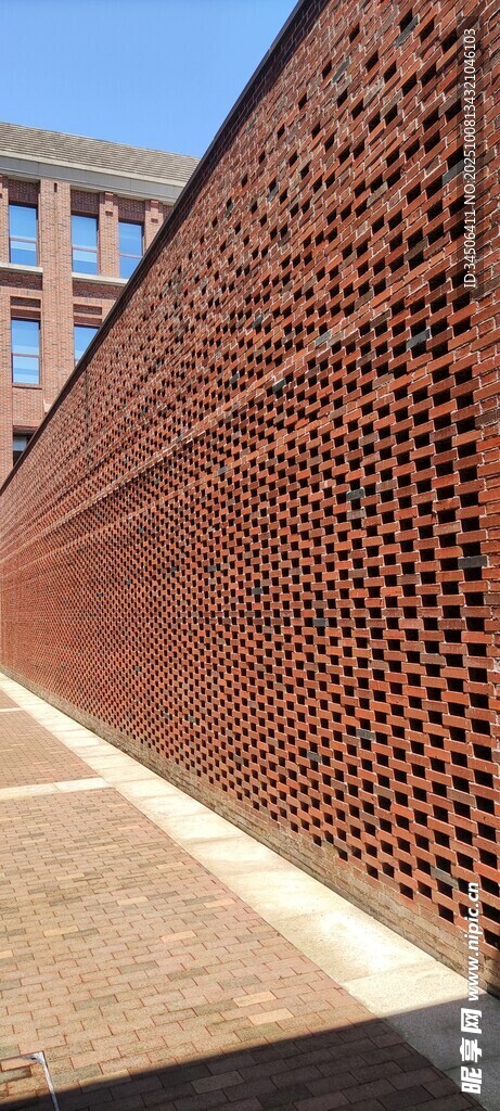 紅磚鏤空墻 現(xiàn)代建筑之美