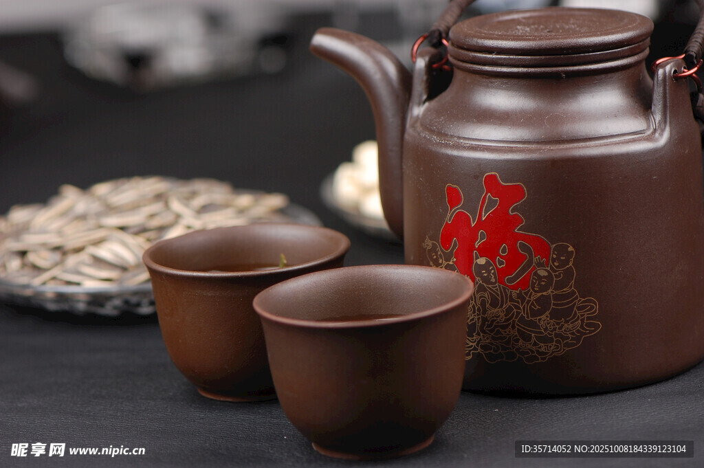 中式傳統(tǒng)茶具古樸典雅