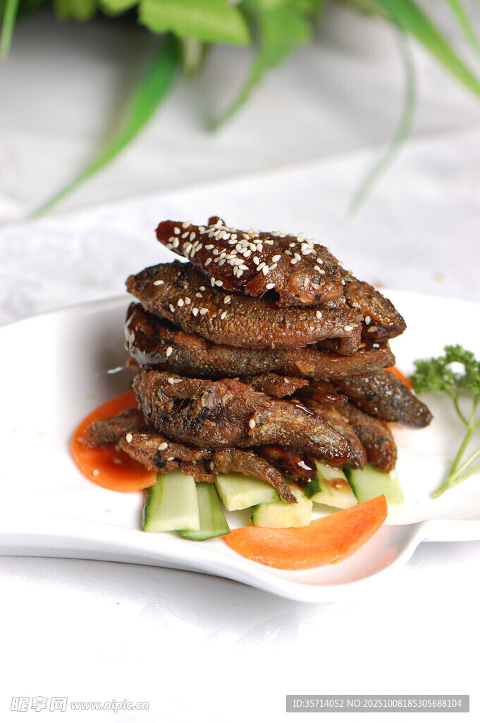 香煎秋刀魚(yú)配蔬菜