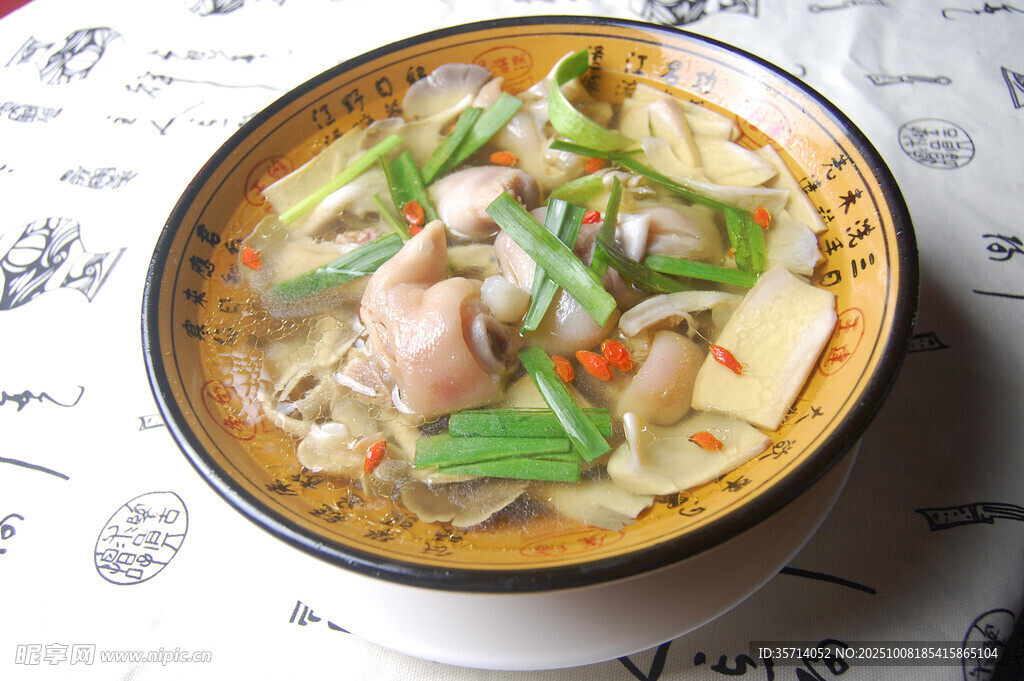 鮮香雞肉蔬菜熱湯面