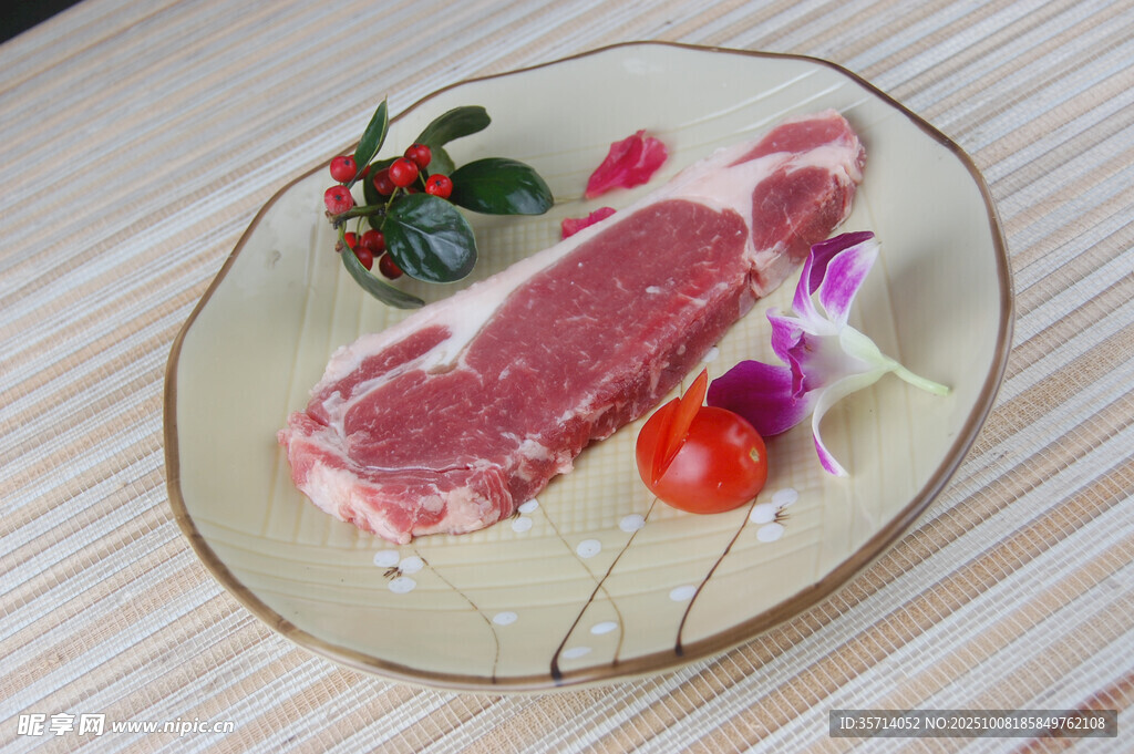 美味生牛排擺盤展示