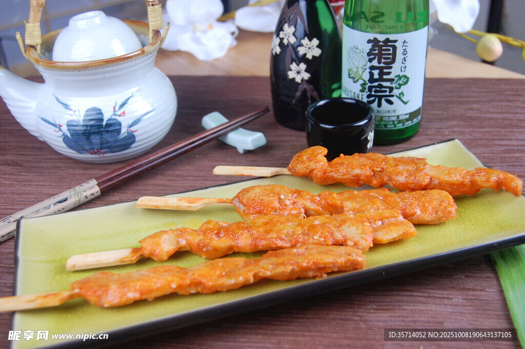美味烤肉串搭配啤酒